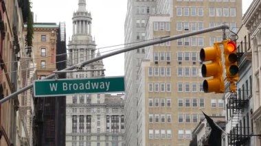 New York Şehri Şehir Merkezi, Amerika Birleşik Devletleri. Manhattan belediye binası 1914 eski tarihi mimari. Devlet idaresi yetkisi. W Broadway sokak tabelası, Chambers sokağı.