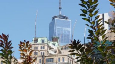 New York City Manhattan Şehir Merkezi Finans Bölgesi, Amerika Birleşik Devletleri. Dünya Ticaret Merkezi gökdeleni, Fidi 'deki kule binası. Modern iş merkezi. Broadway sokak mimarisi. Batarya parkı