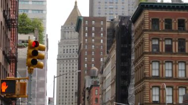 New York, ABD - 4 Eylül 2024: Manhattan Şehir Merkezi. Eski tarihi sokak mimarisi. Thurgood Marshall Adliyesi. Hükümet idaresi belediye binası.