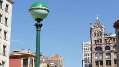 New York City Manhattan Midtown Union Meydanı Broadway Caddesi, Amerika Birleşik Devletleri. Eski tarihi şehir mimarisi. Bayanlar Mile metro girişi yeşil küre küre. ABD şehir manzarası