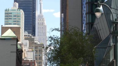 New York City, Amerika Birleşik Devletleri - 7 Eylül 2024 Manhattan Midtown Empire State Binası 34 sokak, 5 bulvar. Gökdelen kulesi sanat deco mimarisi. Penn İstasyonu bölgesinden şehir manzarası.