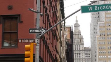 New York Şehri Şehir Merkezi, Amerika Birleşik Devletleri. Manhattan belediye binası 1914 eski tarihi mimari. Devlet idaresi yetkisi. W Broadway sokak tabelası, Chambers sokağı.