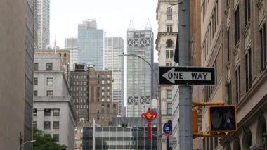 New York Şehri şehir merkezindeki yüksek binalar mimarisi, Aşağı Manhattan Lafayette sokağı, Amerika Birleşik Devletleri. Finans Bölgesi 'nin gökdelen kuleleri, ABD. Çin Mahallesi 'nden şehir merkezi. Tek yön