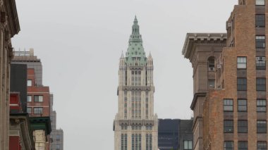 New York City Woolworth binası 1913, Broadway 'de gökdelen Downtown Financial District, Aşağı Manhattan, Amerika Birleşik Devletleri. Gotik tarihi mimari, Soho, ABD 'den yeşil fıçı çatısı..