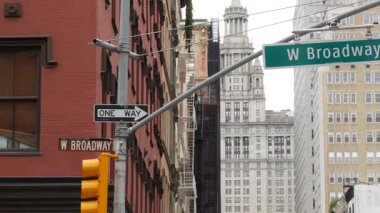 New York Şehri Şehir Merkezi, Amerika Birleşik Devletleri. Manhattan belediye binası 1914 eski tarihi mimari. Devlet idaresi yetkisi. W Broadway sokak tabelası, Chambers sokağı.