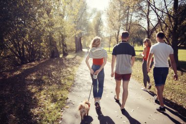 gençlerin sonbahar günü