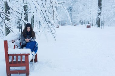 Bir kazak oldukça yetişkin kız