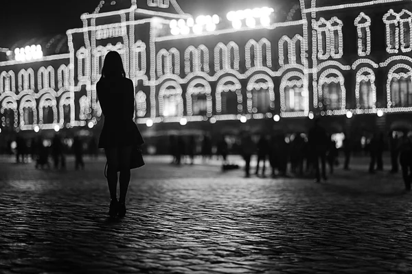 冬の夜に美しい少女 — ストック写真