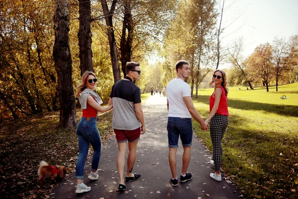 Young people in autumn picnic — Stock Photo, Image