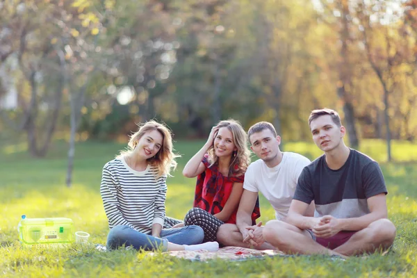 Picnic de otoño para jóvenes — Foto de Stock