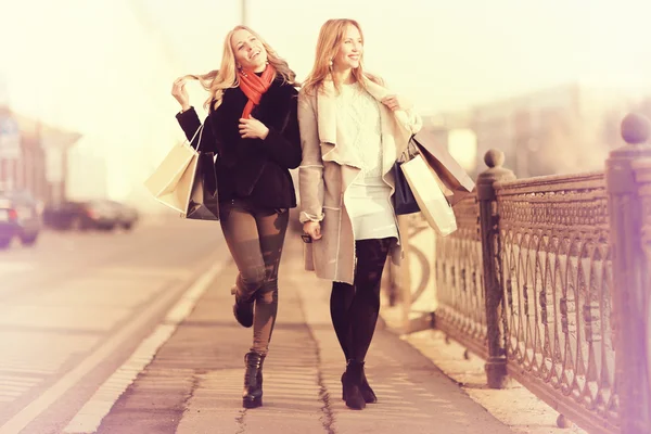 Beautiful Girls walking through Moscow — Stock Photo, Image