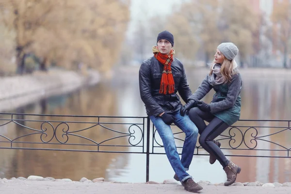 Couple walking in the autumn park — Stock Photo, Image