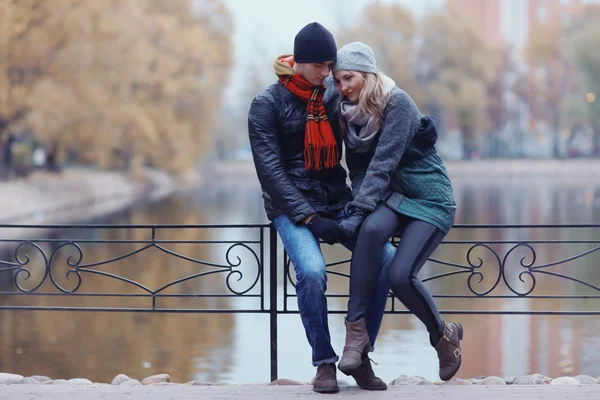 Couple walking in the autumn park — Stock Photo, Image