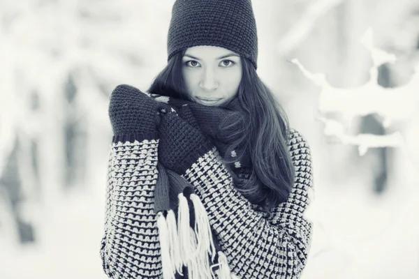 Attraente ragazza in Winter Park — Foto Stock