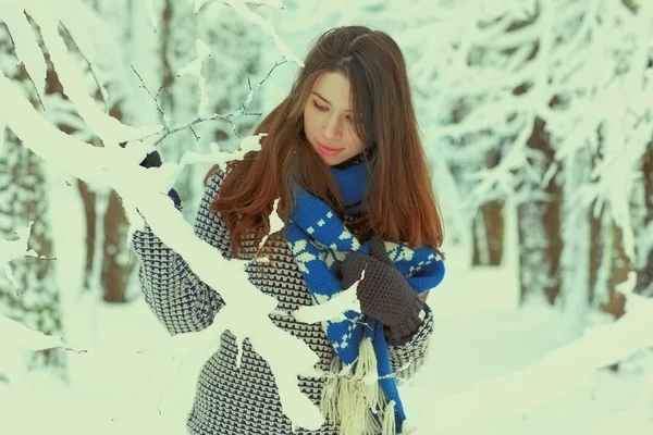 Girl in park wearing woolen mittens — Stock Photo, Image