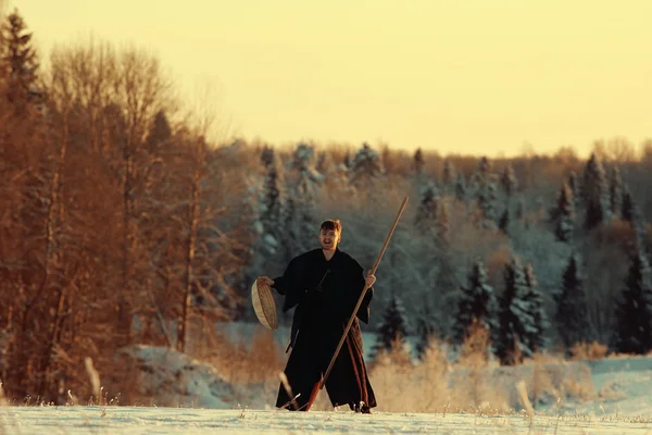 Samurai en el campo de invierno — Foto de Stock