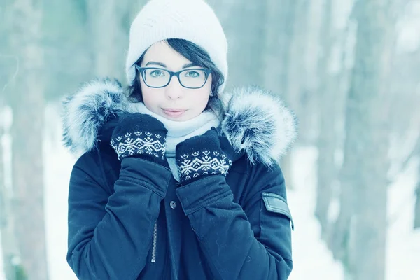 Menina bonito usando óculos — Fotografia de Stock