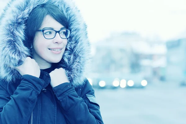 Menina bonito usando óculos — Fotografia de Stock