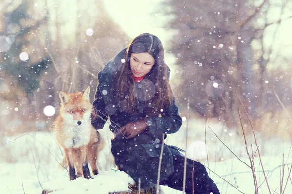 Beautiful young Girl and fox — Stock Photo, Image