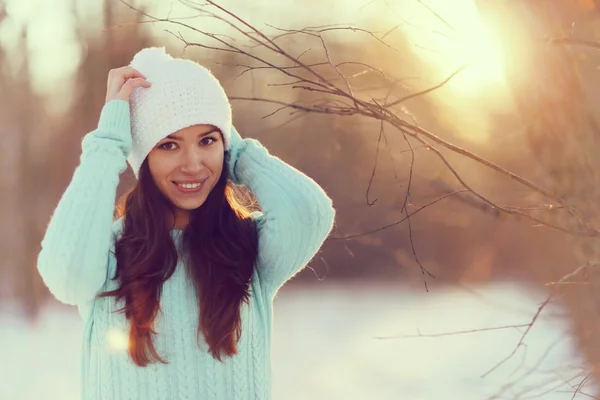 Menina bonita no inverno — Fotografia de Stock