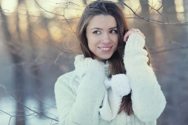 Young girl with long dark hair — Stock Photo, Image