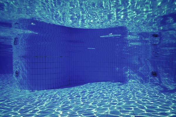 Bajo el agua en piscina —  Fotos de Stock