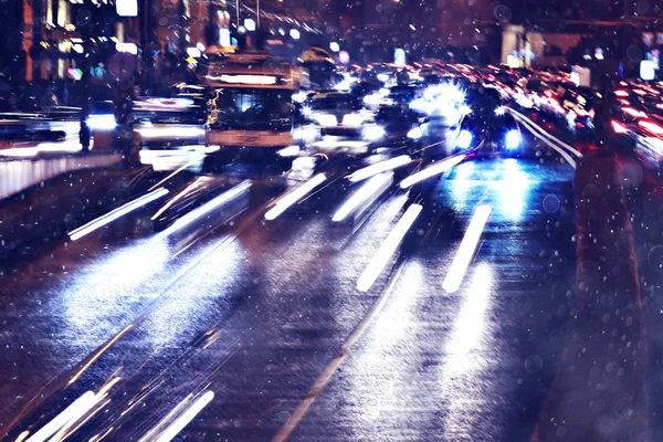 Luzes da cidade na estrada de inverno — Fotografia de Stock