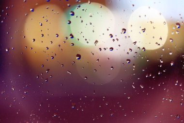 Bulanık şehir ışıkları geceleyin