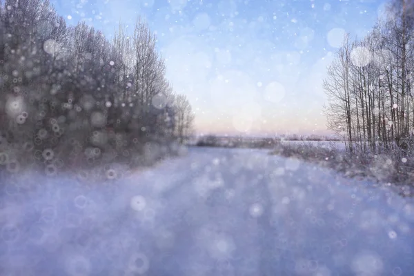 Inverno estrada nevada na floresta — Fotografia de Stock