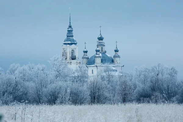 Monastère chrétien en hiver enneigé — Photo