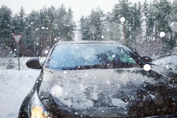 Kış araba sürmek kavramı — Stok fotoğraf