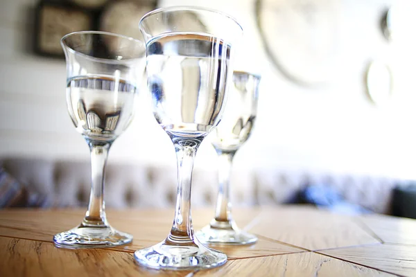 Przezroczyste szklanki z wodą — Zdjęcie stockowe