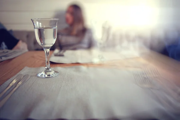 Transparante glazen met water — Stockfoto