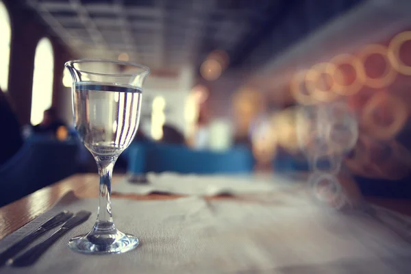 Transparante glazen met water — Stockfoto