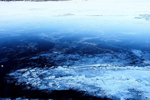 Cracked frozen lake — Stock Photo, Image