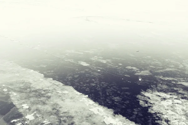 Ραγισμένα παγωμένη λίμνη — Φωτογραφία Αρχείου