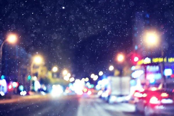 冬季道路上的城市灯 — 图库照片