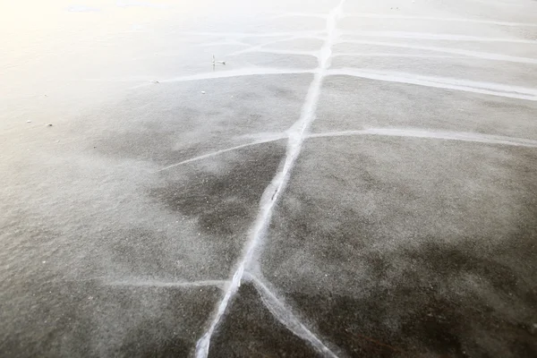 얼어붙은 호수에 금이 — 스톡 사진