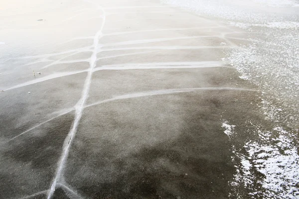 Cracked frozen lake — Stock Photo, Image