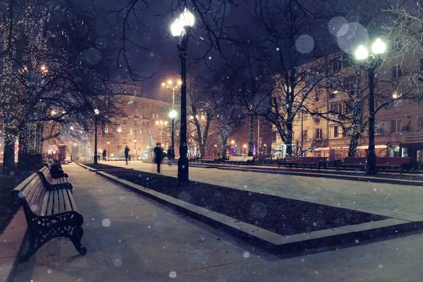 Julnatten på vintern city — Stockfoto