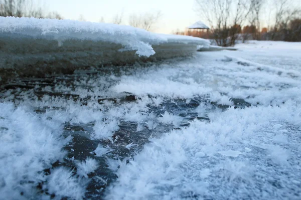 Тріщини заморожених води — стокове фото