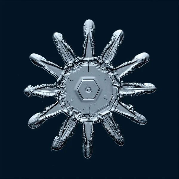 Prachtige kristallen sneeuwvlok — Stockfoto