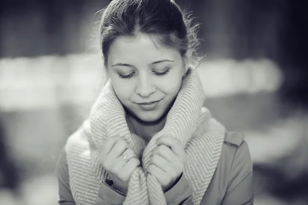 Ritratto di donna in cappotto — Foto Stock