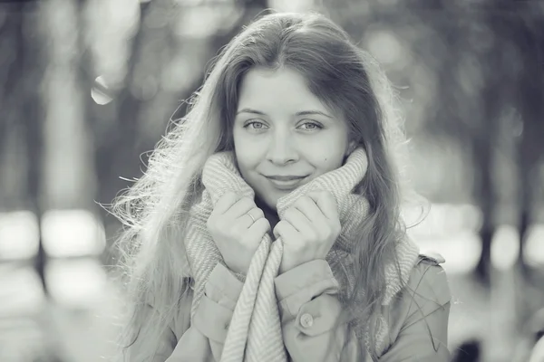 Beautiful  woman in a coat — Stock Photo, Image