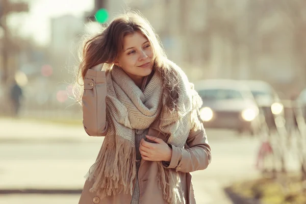 Portrait of a girl in a coat in city — Stock Photo, Image