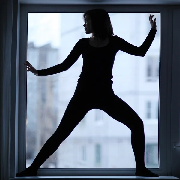 Silhouette of girl doing fitness — Stock Photo, Image