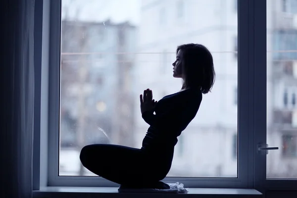Silhouette of girl doing yoga — Stock Photo, Image