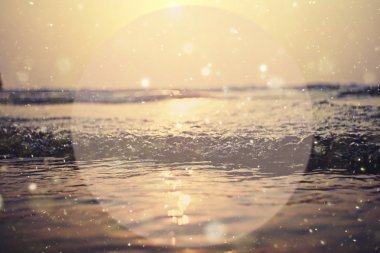 Gün batımı ile arka plan bulanık 