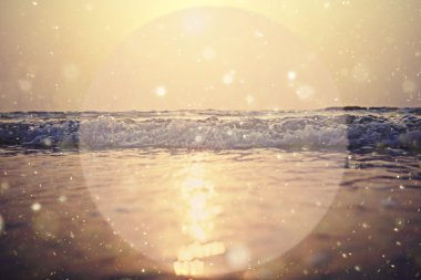 denizin üzerinde arka plan günbatımı