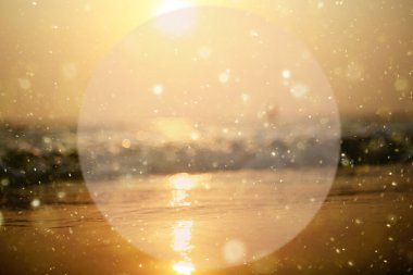 denizin üzerinde arka plan günbatımı